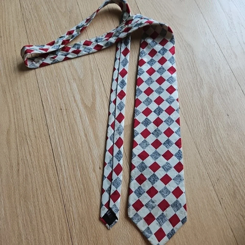 Carlo Ricci Mens Silk Tie Red Cream Grey Harlequin Diamond Pattern Made in Italy